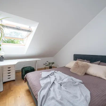 & Cozy Rooftop Flat Apartamento Tallin