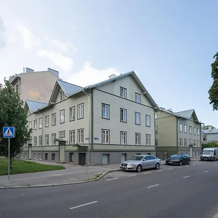 Korter & Cozy Rooftop Flat *