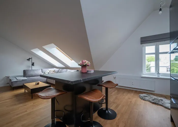 & Cozy Rooftop Flat *