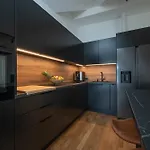 & Cozy Rooftop Flat